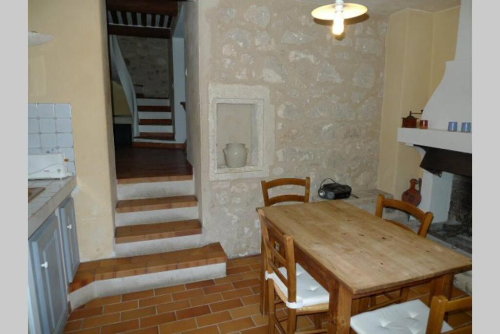 Le Tilleul Lacoste (Vaucluse) Exterior foto