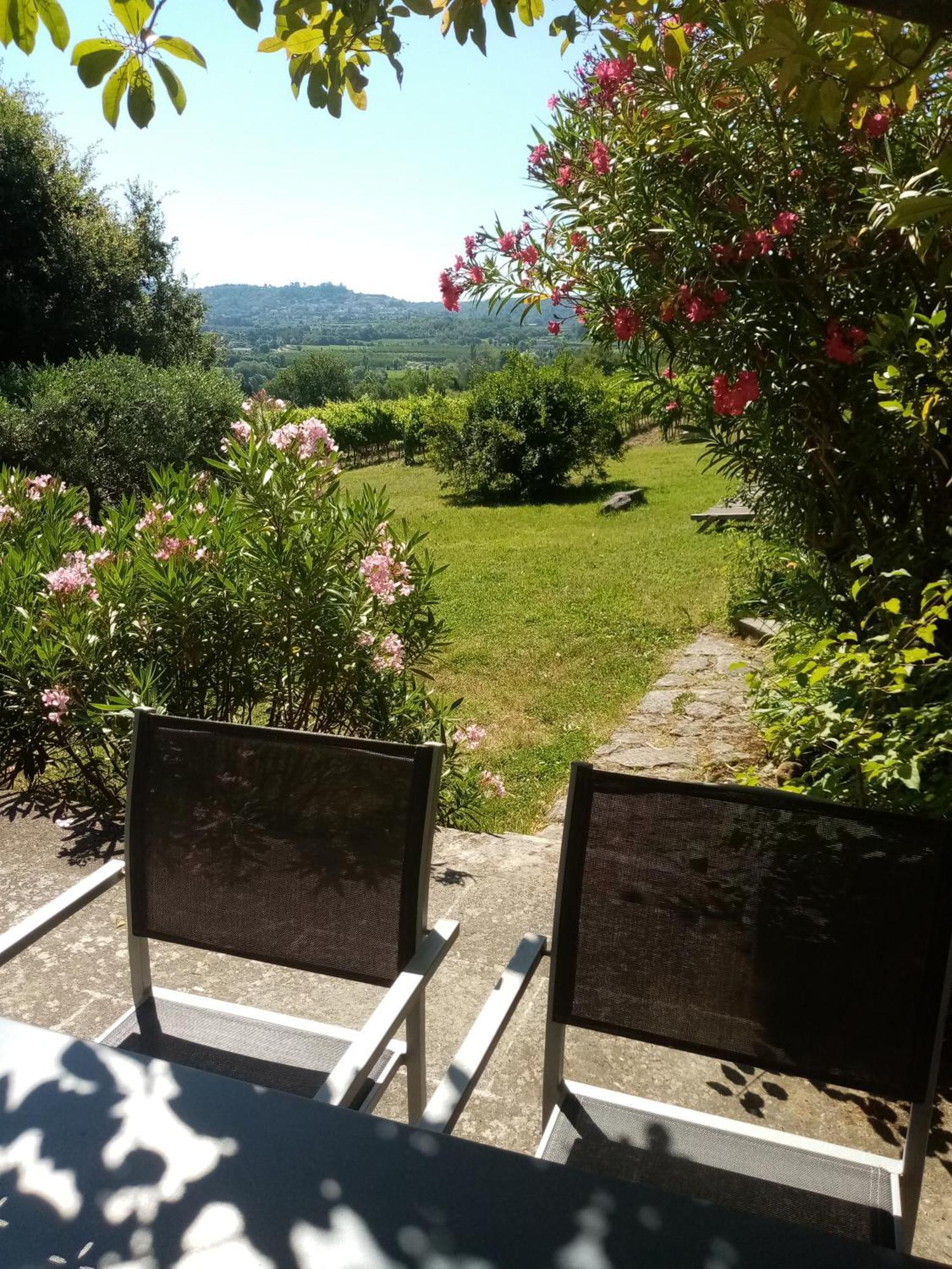 Le Tilleul Lacoste (Vaucluse) Quarto foto
